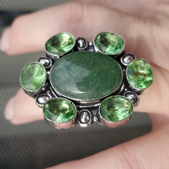 New Oversized Green Apatite and Tsavorite 925 Silver Statement Ring. - Picture 6 of 16